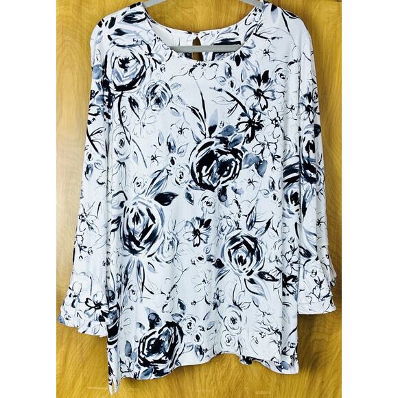 Karl Lagerfeld Tops - Karl Lagerfeld Paris Sz 3X Blk Wht Floral Keyhole back Layered Flutter Slv Tunic